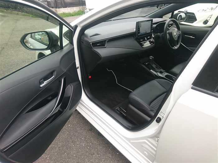 2022 Toyota Corolla Touring Wagon ZWE211W (UW-69d9fa1cd6fe3)[11]