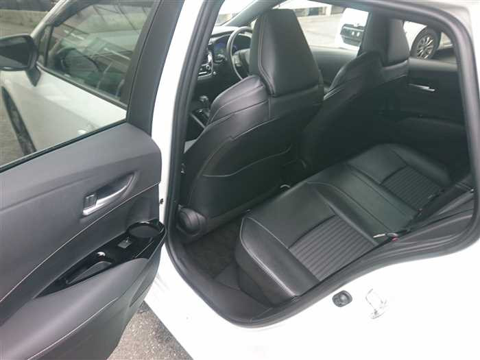 2022 Toyota Corolla Touring Wagon ZWE211W (UW-69d9fa1cd6fe3)[12]