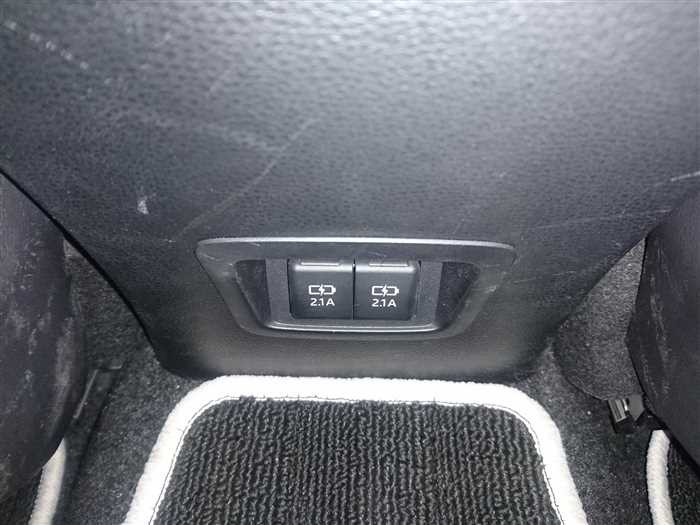 2022 Toyota Corolla Touring Wagon ZWE211W (UW-69d9fa1cd6fe3)[14]