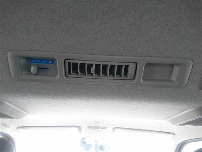 2016 Toyota Regiusace Van KDH201V (UW-69d9fa1d7bf28)[17]