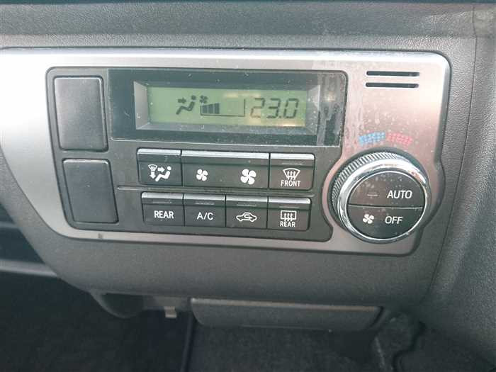 2016 Toyota Regiusace Van KDH201V (UW-69d9fa1d7bf28)[24]