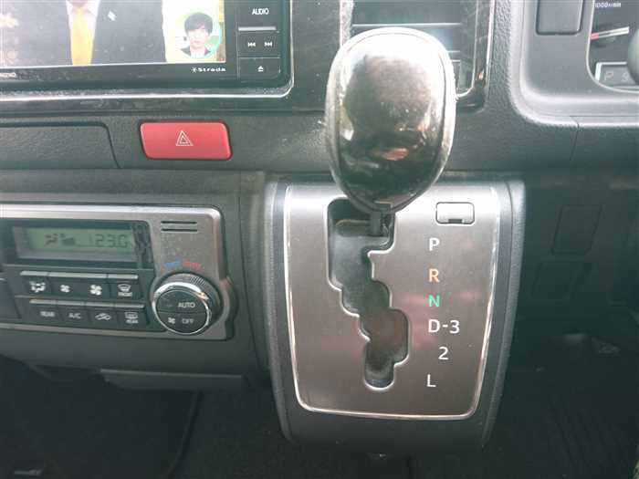 2016 Toyota Regiusace Van KDH201V (UW-69d9fa1d7bf28)[25]