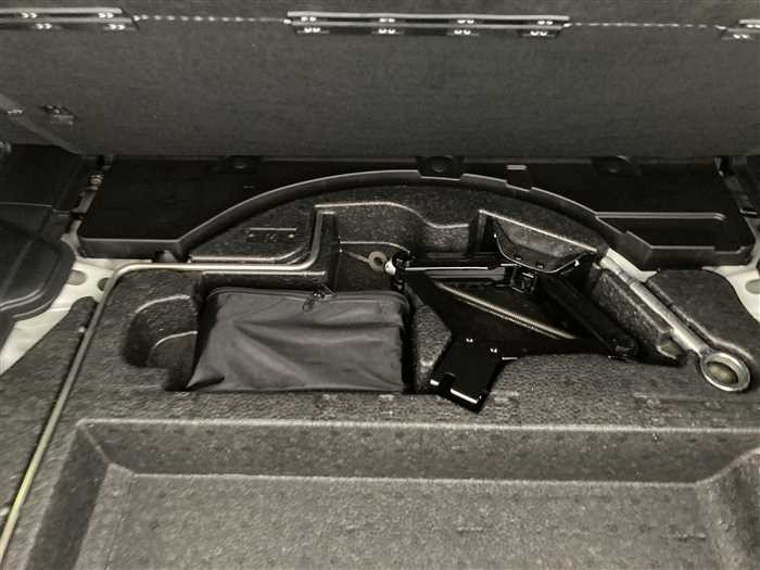 2014 Subaru IMPREZA_XV DBA-GP7 (UW-69d9fa1fd1029)[12]