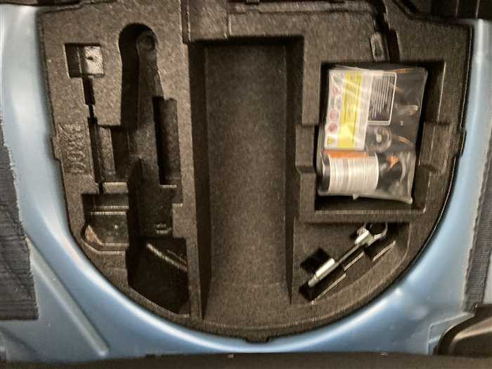 2017 Mazda Demio CBA-DJLFS (UW-69d9fa2193e30)[12]