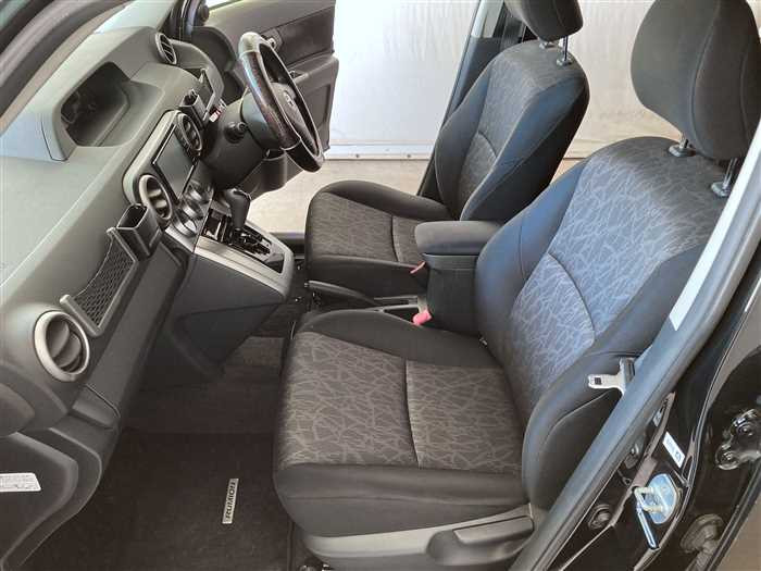 2011 Toyota Corolla Rumion DBA-ZRE152N (UW-69d9fa2250a1a)[14]