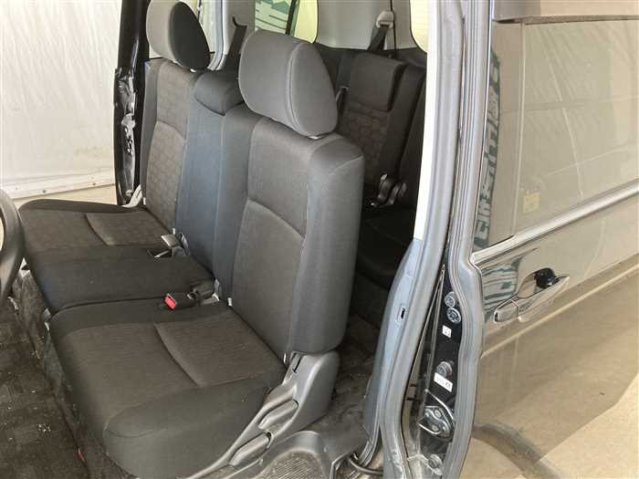 2012 Toyota Isis DBA-ZGM10W (UW-69d9fa2287310)[14]