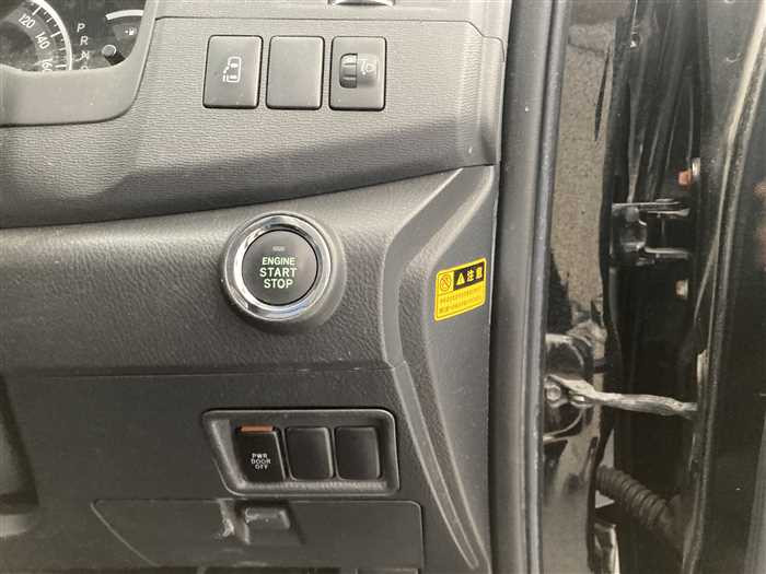 2012 Toyota Isis DBA-ZGM10W (UW-69d9fa2287310)[18]