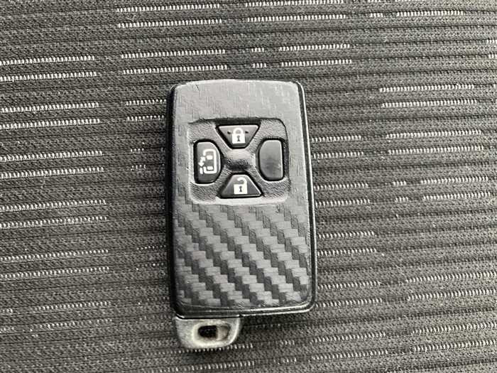 2012 Toyota Isis DBA-ZGM10W (UW-69d9fa2287310)[23]