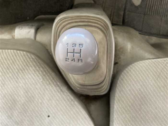 2001 Mazda Titan KK-WHF5T (UW-69d9fa27269ef)[17]