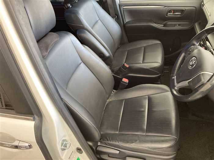 2016 Toyota Esquire DBA-ZRR80G (UW-69d9fa279a101)[9]