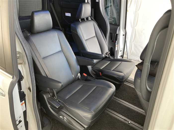 2016 Toyota Esquire DBA-ZRR80G (UW-69d9fa279a101)[10]