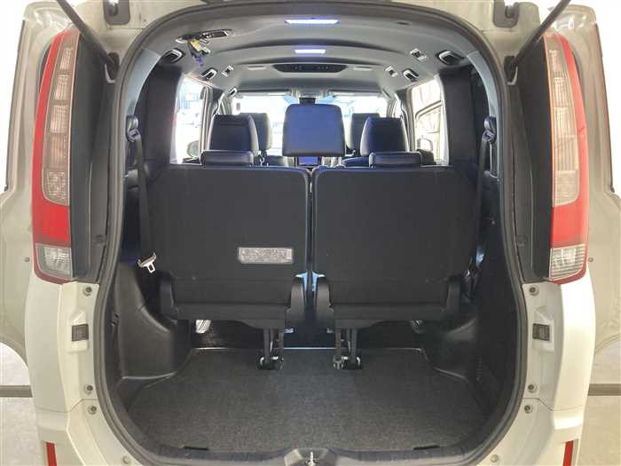 2016 Toyota Esquire DBA-ZRR80G (UW-69d9fa279a101)[12]