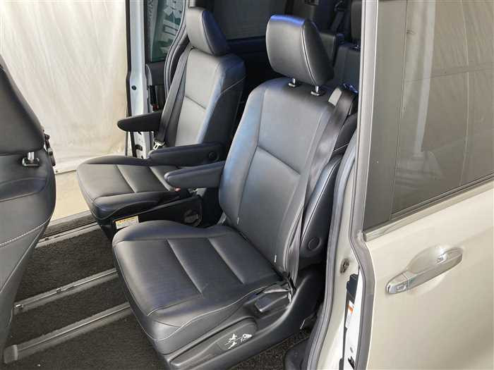 2016 Toyota Esquire DBA-ZRR80G (UW-69d9fa279a101)[15]