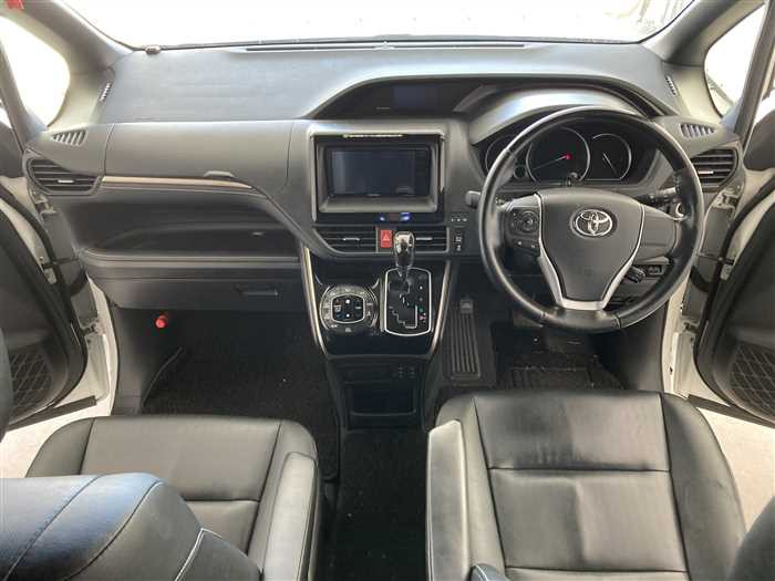 2016 Toyota Esquire DBA-ZRR80G (UW-69d9fa279a101)[17]