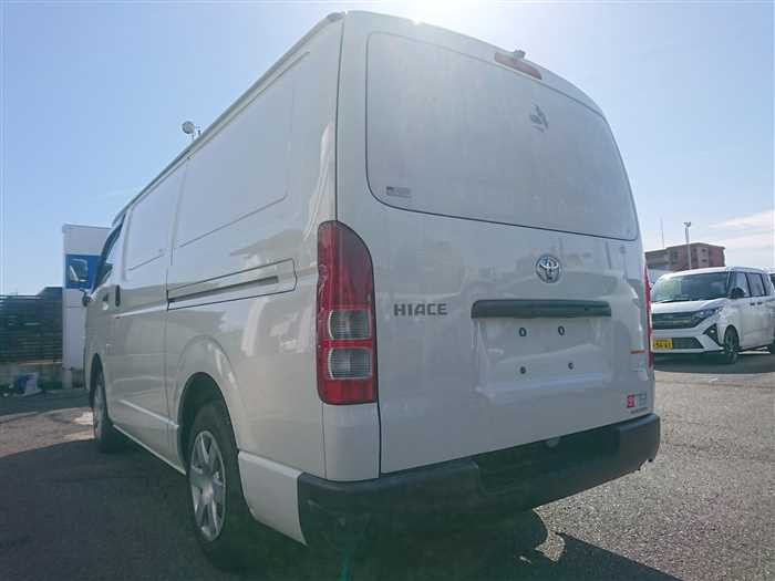 2020 Toyota Hiace Van GDH201V (UW-69d9fa2d26cde)[2]