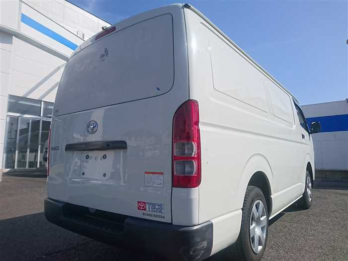 2020 Toyota Hiace Van GDH201V (UW-69d9fa2d26cde)[3]
