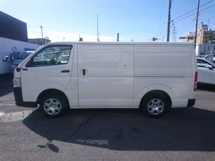 2020 Toyota Hiace Van GDH201V (UW-69d9fa2d26cde)[6]