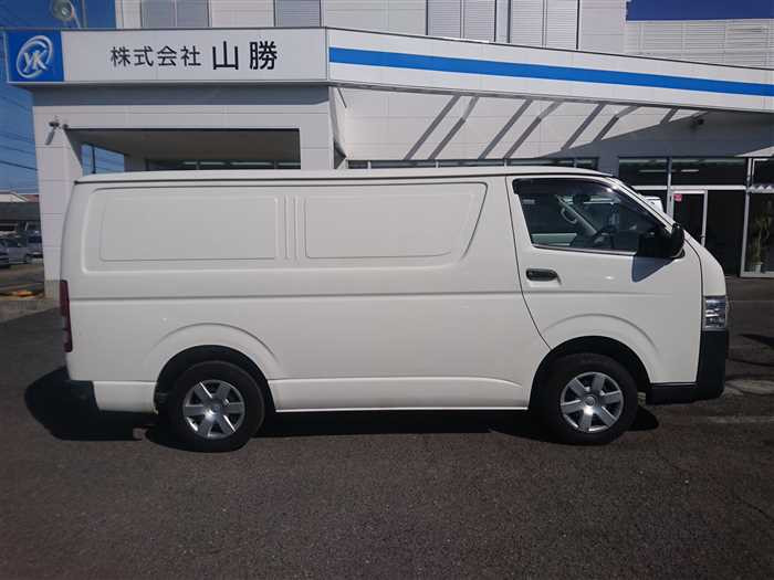 2020 Toyota Hiace Van GDH201V (UW-69d9fa2d26cde)[7]