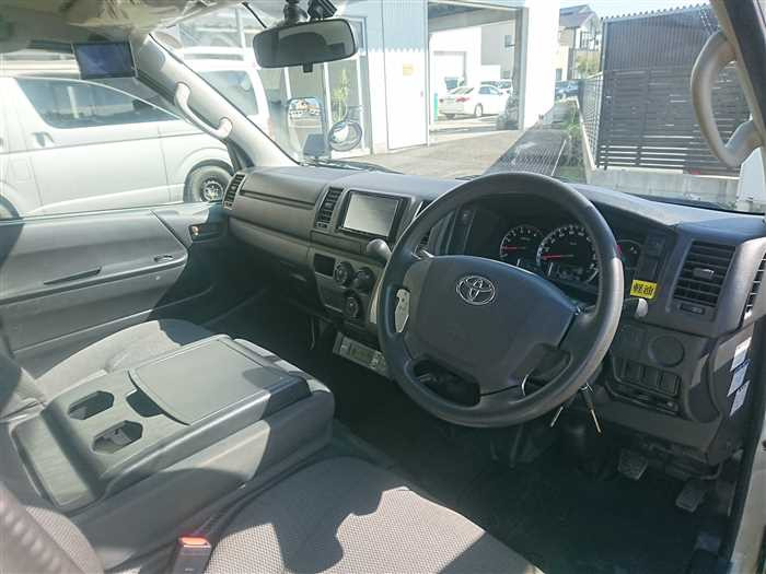 2020 Toyota Hiace Van GDH201V (UW-69d9fa2d26cde)[8]