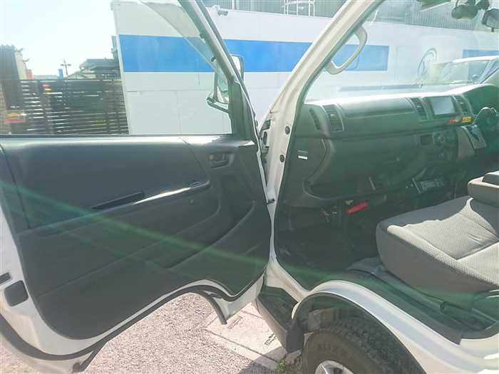 2020 Toyota Hiace Van GDH201V (UW-69d9fa2d26cde)[10]