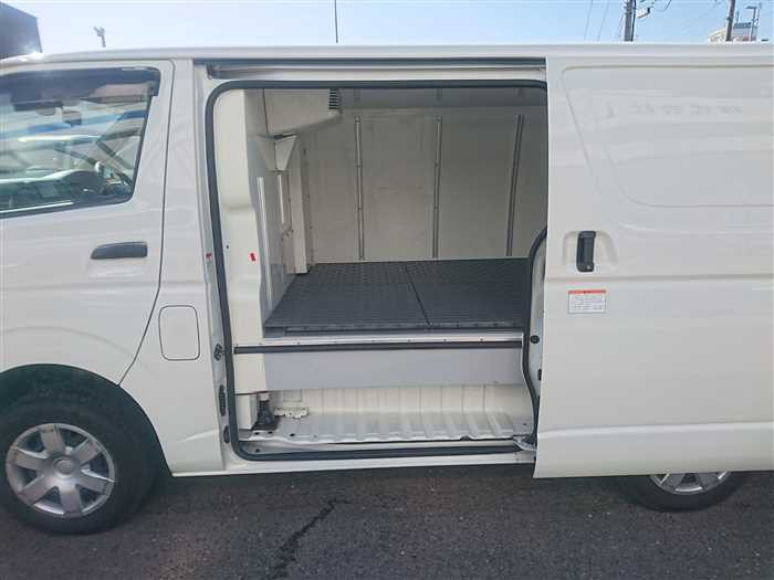 2020 Toyota Hiace Van GDH201V (UW-69d9fa2d26cde)[11]