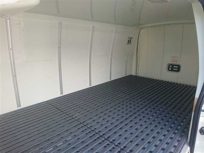 2020 Toyota Hiace Van GDH201V (UW-69d9fa2d26cde)[14]