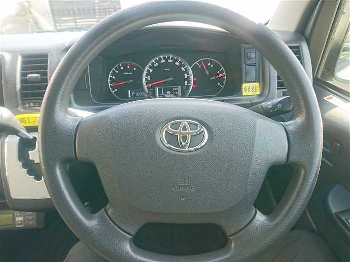 2020 Toyota Hiace Van GDH201V (UW-69d9fa2d26cde)[15]