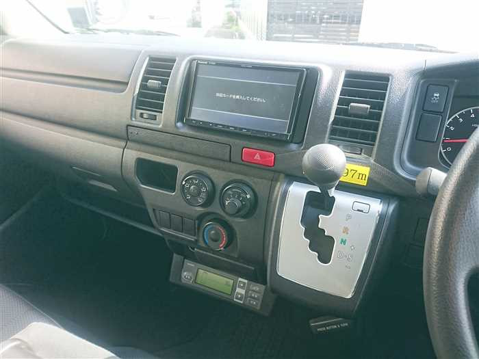 2020 Toyota Hiace Van GDH201V (UW-69d9fa2d26cde)[16]