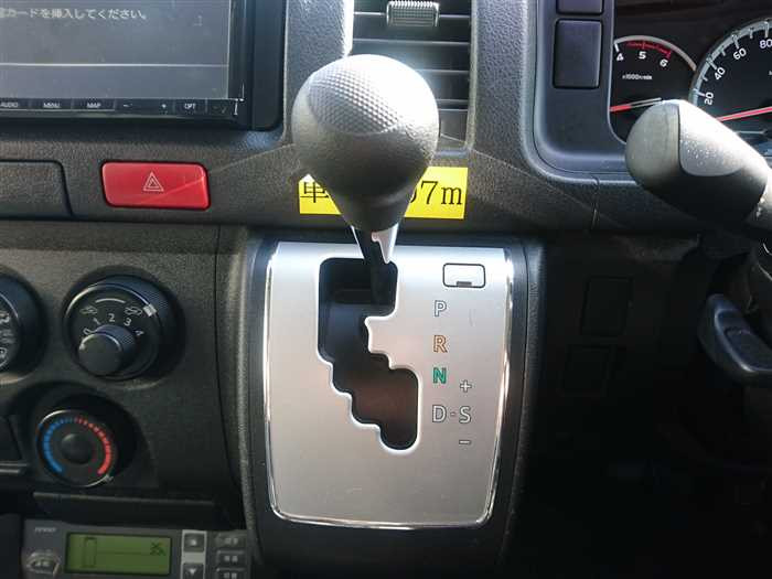 2020 Toyota Hiace Van GDH201V (UW-69d9fa2d26cde)[17]