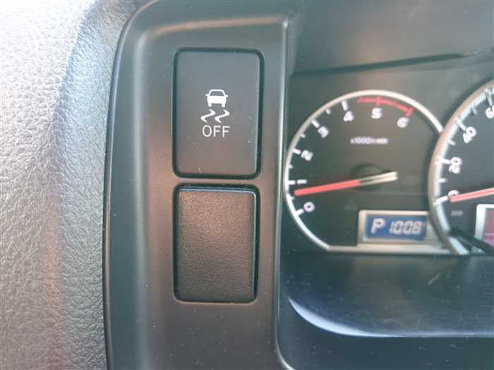 2020 Toyota Hiace Van GDH201V (UW-69d9fa2d26cde)[24]