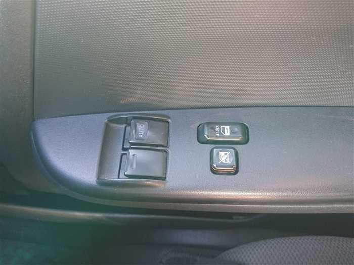 2020 Toyota Hiace Van GDH201V (UW-69d9fa2d26cde)[26]