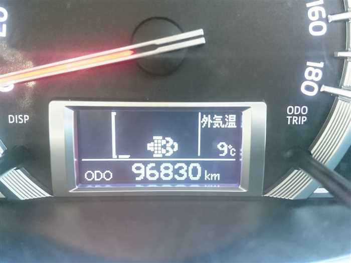 2020 Toyota Hiace Van GDH201V (UW-69d9fa2d26cde)[27]