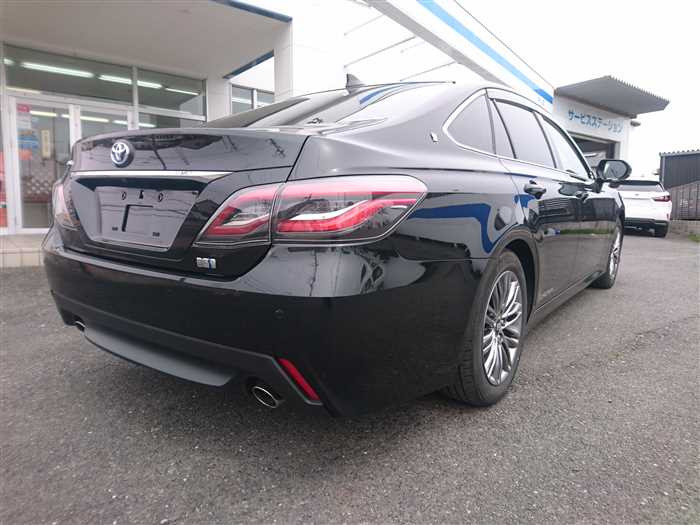 2021 Toyota Crown Hybrid AZSH20 (UW-69d9fa324d707)[3]