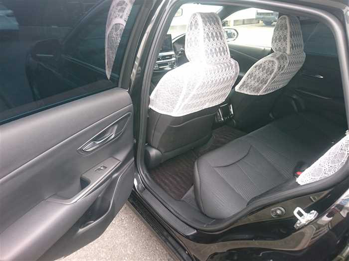 2021 Toyota Crown Hybrid AZSH20 (UW-69d9fa324d707)[11]