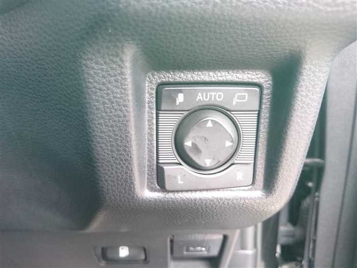 2021 Toyota Crown Hybrid AZSH20 (UW-69d9fa324d707)[26]