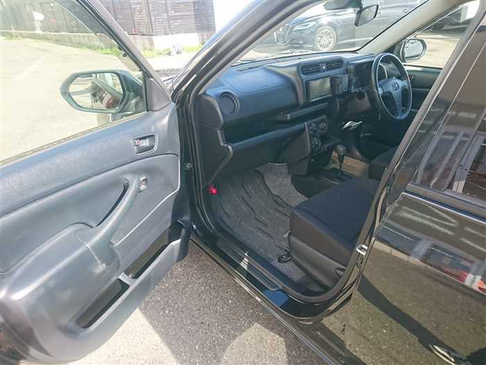 2023 Toyota Probox Van NHP160V (UW-69d9fa39104f8)[11]