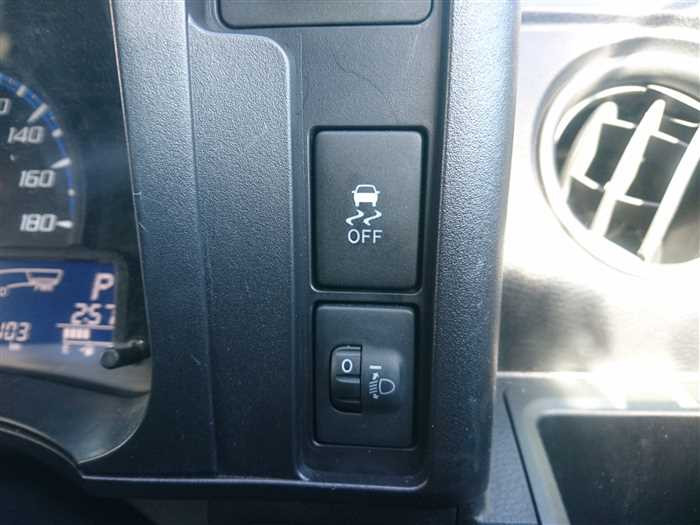 2023 Toyota Probox Van NHP160V (UW-69d9fa39104f8)[25]