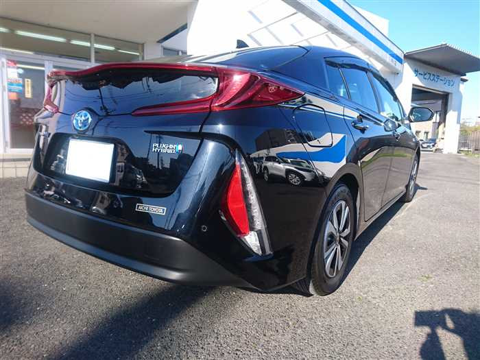 2019 Toyota Prius PHV ZVW52 (UW-69d9fa3a542b8)[3]