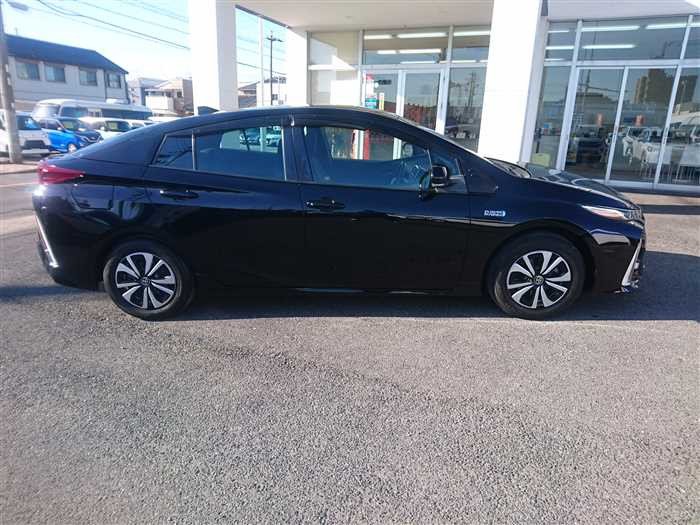 2019 Toyota Prius PHV ZVW52 (UW-69d9fa3a542b8)[7]