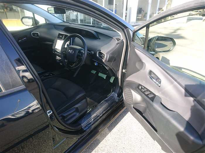 2019 Toyota Prius PHV ZVW52 (UW-69d9fa3a542b8)[8]