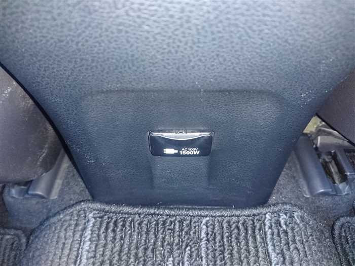 2019 Toyota Prius PHV ZVW52 (UW-69d9fa3a542b8)[14]