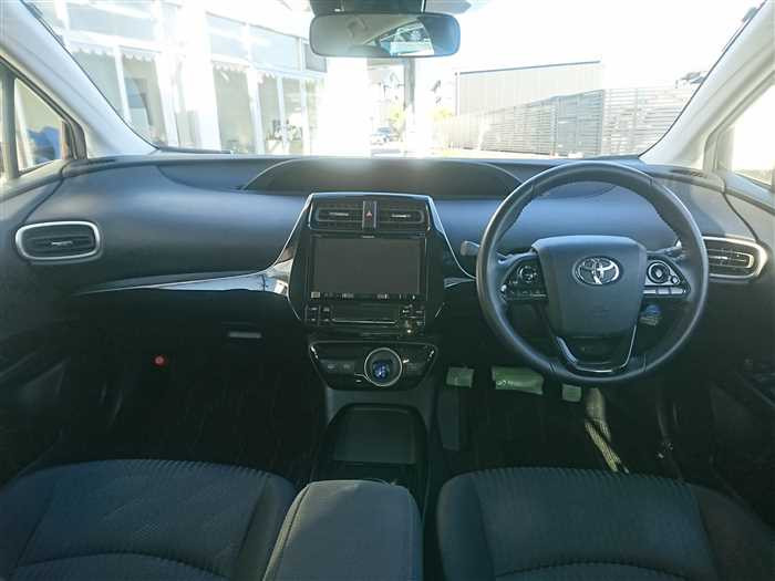 2019 Toyota Prius PHV ZVW52 (UW-69d9fa3a542b8)[15]