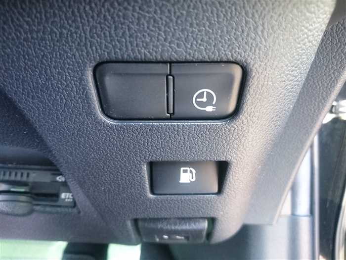 2019 Toyota Prius PHV ZVW52 (UW-69d9fa3a542b8)[26]