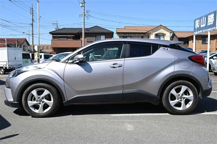 2019 Toyota C-HR DBA-NGX10 (UW-69d9f9e3a6b11)[5]