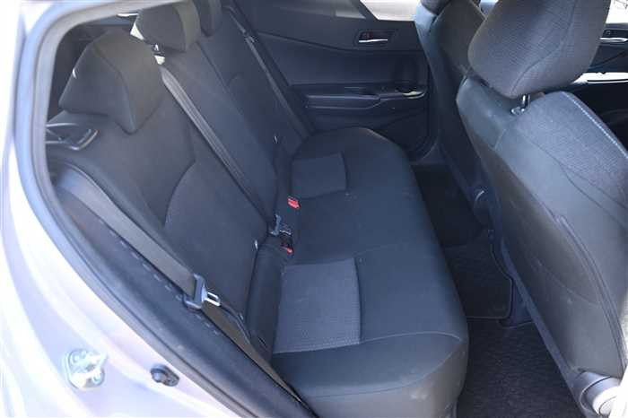 2019 Toyota C-HR DBA-NGX10 (UW-69d9f9e3a6b11)[12]