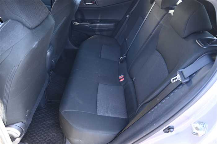 2019 Toyota C-HR DBA-NGX10 (UW-69d9f9e3a6b11)[14]