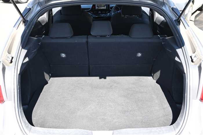 2019 Toyota C-HR DBA-NGX10 (UW-69d9f9e3a6b11)[15]