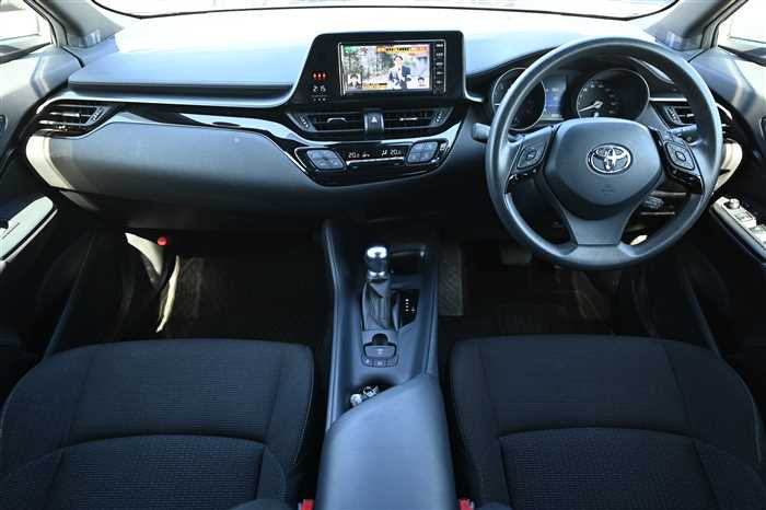 2019 Toyota C-HR DBA-NGX10 (UW-69d9f9e3a6b11)[16]