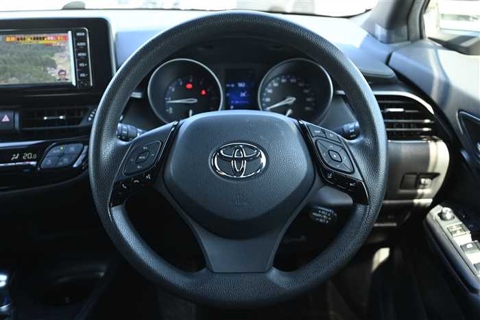 2019 Toyota C-HR DBA-NGX10 (UW-69d9f9e3a6b11)[17]