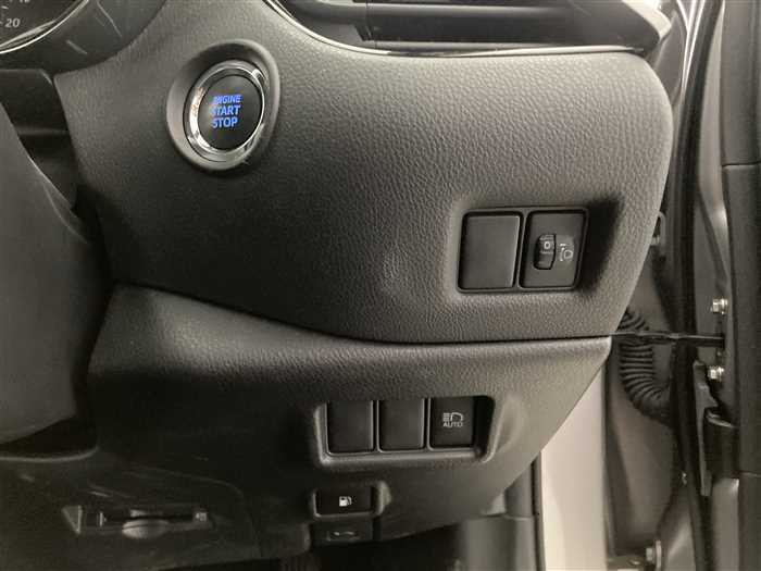 2019 Toyota C-HR DBA-NGX10 (UW-69d9f9e3a6b11)[18]